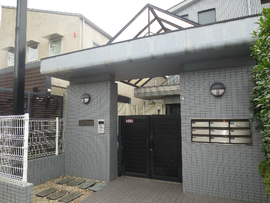 アーバン祖師谷 建物入口.jpg